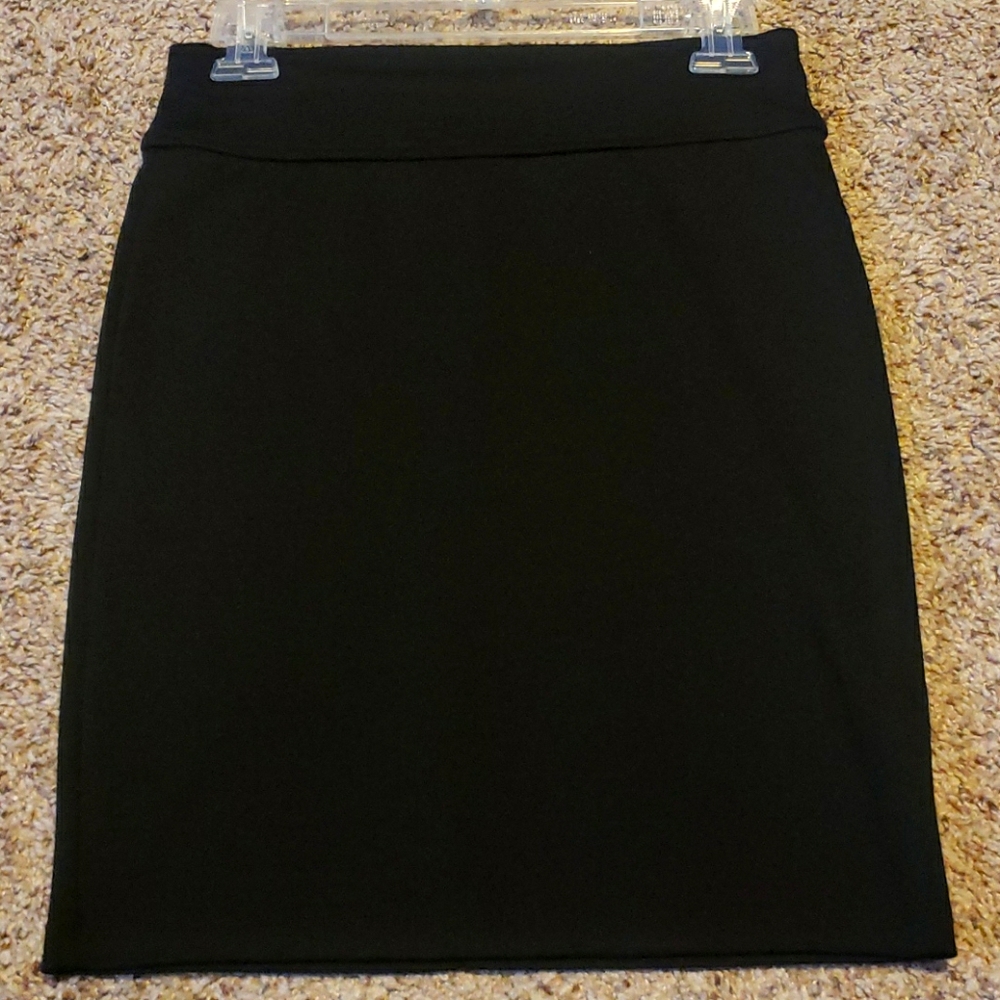 Black fitted pencil skirt